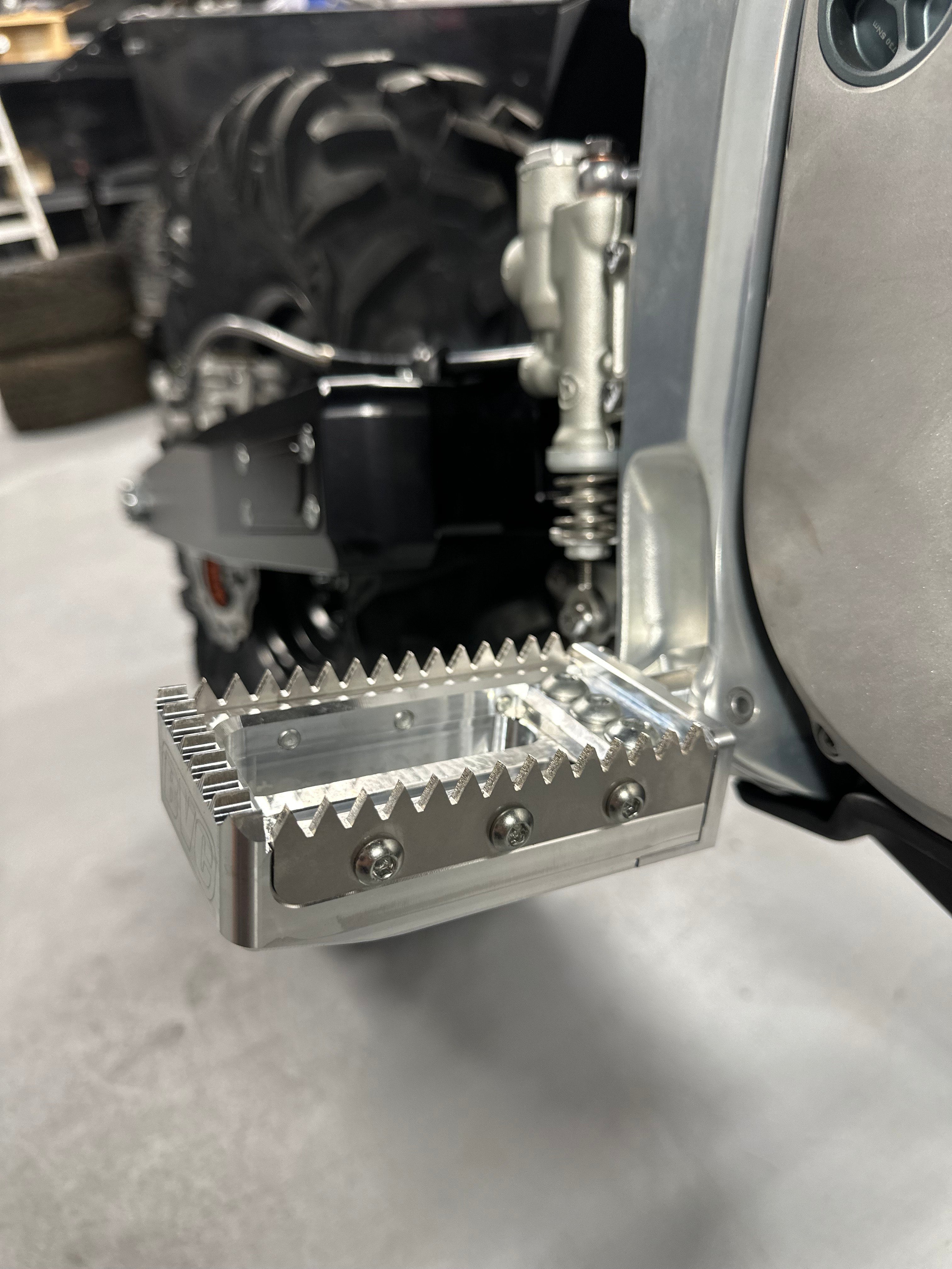 Stark Billet Wide Footpegs – BVC Big Wheels